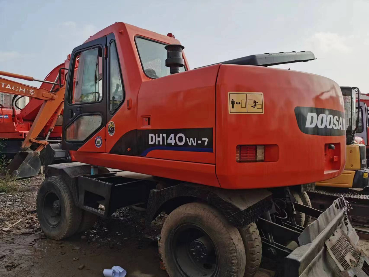 DOOSAN DH140W-7 - Колісний екскаватор: фото 1 DOOSAN DH140W-7 - Колісний екскаватор: фото 1