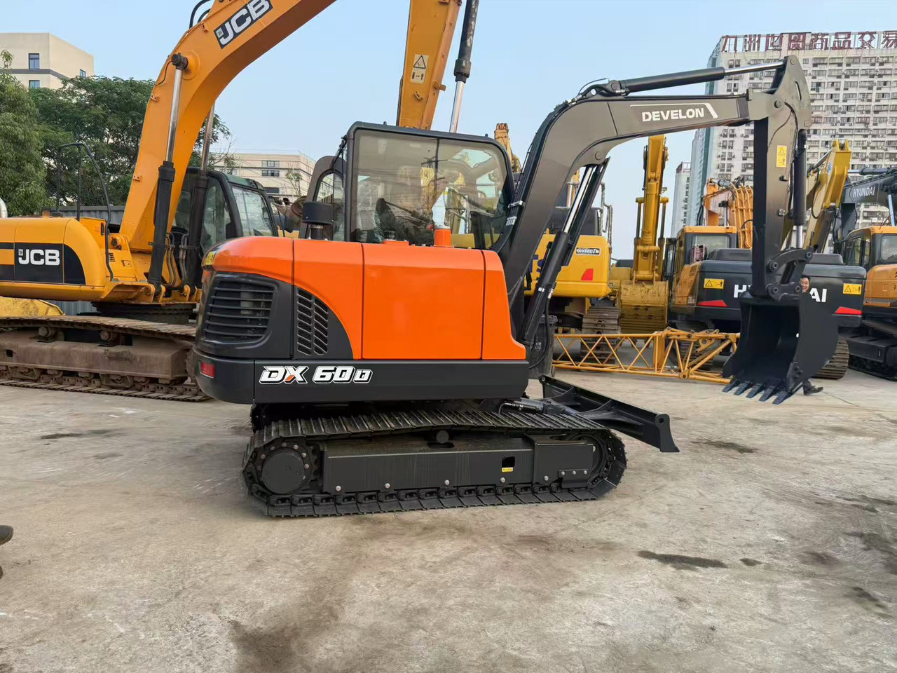 DOOSAN DX60D-10 - Гусеничний екскаватор: фото 3 DOOSAN DX60D-10 - Гусеничний екскаватор: фото 3
