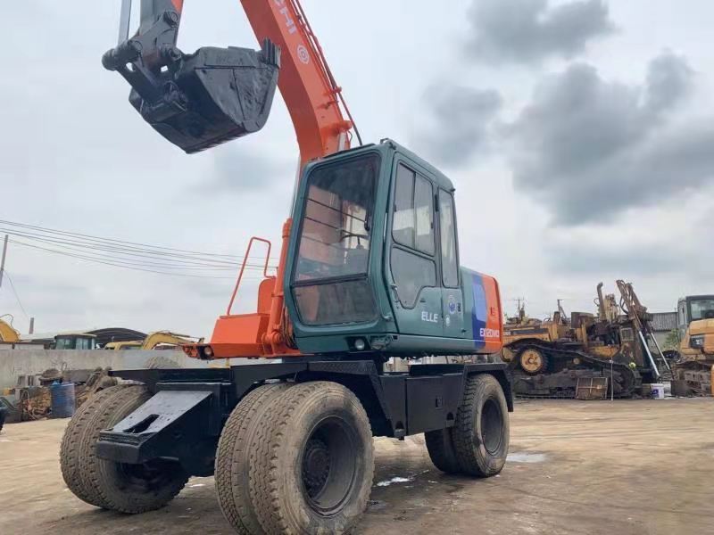 HITACHI EX120WD - Колісний екскаватор: фото 3 HITACHI EX120WD - Колісний екскаватор: фото 3