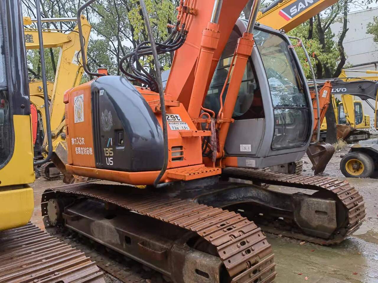 HITACHI ZX135US - Гусеничний екскаватор: фото 1 HITACHI ZX135US - Гусеничний екскаватор: фото 1