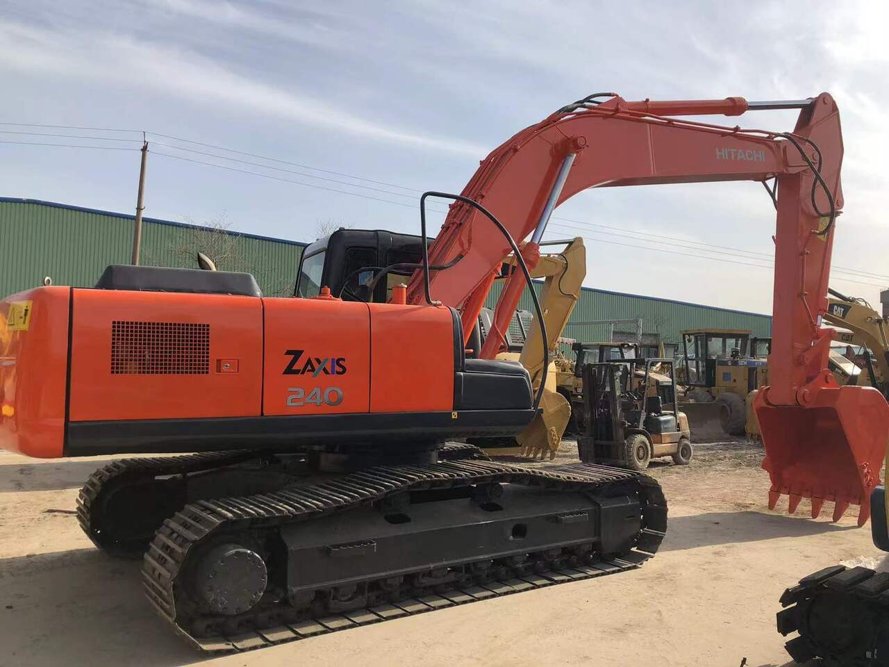 HITACHI ZX240 - Гусеничний екскаватор: фото 1 HITACHI ZX240 - Гусеничний екскаватор: фото 1