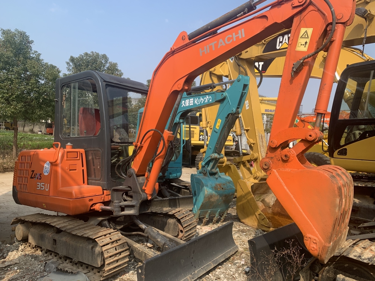 HITACHI ZX35U-mini excavator - Міні-екскаватор: фото 1 HITACHI ZX35U-mini excavator - Міні-екскаватор: фото 1
