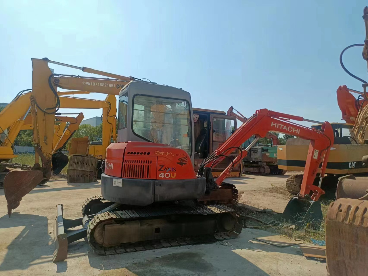 HITACHI ZX40U - Гусеничний екскаватор: фото 1 HITACHI ZX40U - Гусеничний екскаватор: фото 1