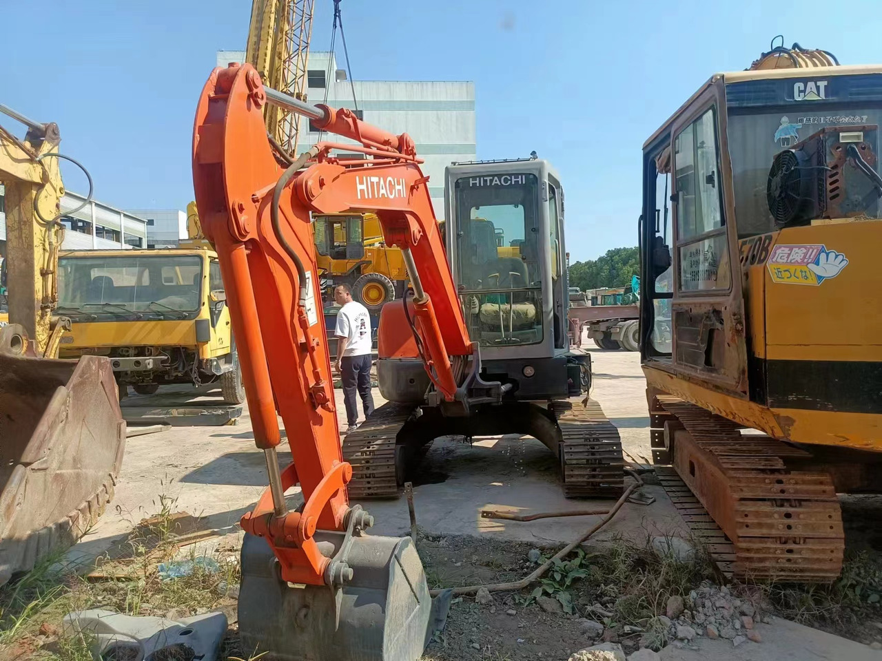 HITACHI ZX40U - Гусеничний екскаватор: фото 2 HITACHI ZX40U - Гусеничний екскаватор: фото 2