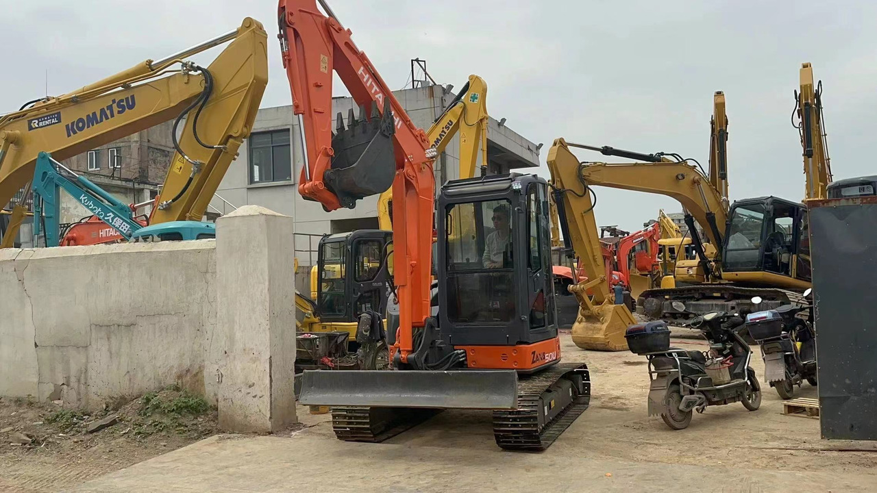 HITACHI ZX50U-2 - Міні-екскаватор: фото 3 HITACHI ZX50U-2 - Міні-екскаватор: фото 3