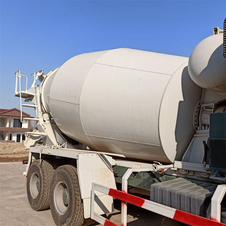 HOWO HOWO-mixer pump truck - Автобетононасос-змішувач: фото 2 HOWO HOWO-mixer pump truck - Автобетононасос-змішувач: фото 2