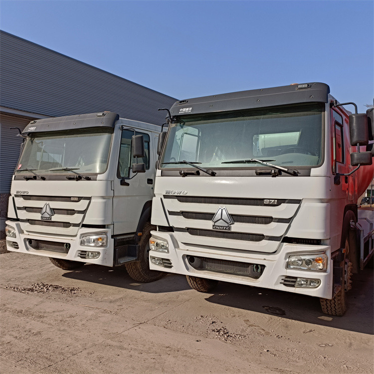 HOWO HOWO-white mixer pump truck - Автобетононасос-змішувач: фото 1 HOWO HOWO-white mixer pump truck - Автобетононасос-змішувач: фото 1