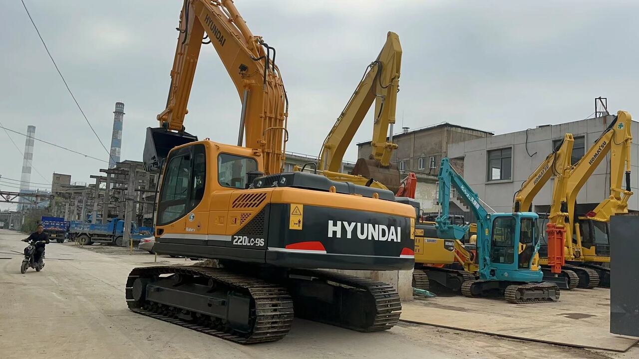 HYUNDAI 220LC-9S - Гусеничний екскаватор: фото 1 HYUNDAI 220LC-9S - Гусеничний екскаватор: фото 1