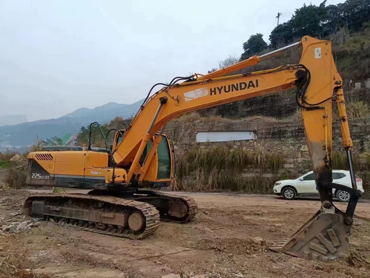 HYUNDAI 225LC-9T - Гусеничний екскаватор: фото 2 HYUNDAI 225LC-9T - Гусеничний екскаватор: фото 2