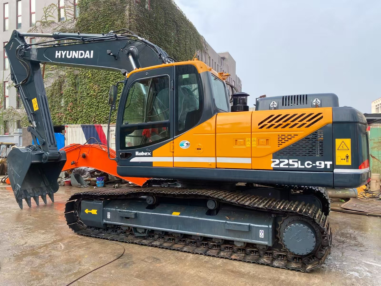 HYUNDAI R225LC-9T - Гусеничний екскаватор: фото 4 HYUNDAI R225LC-9T - Гусеничний екскаватор: фото 4