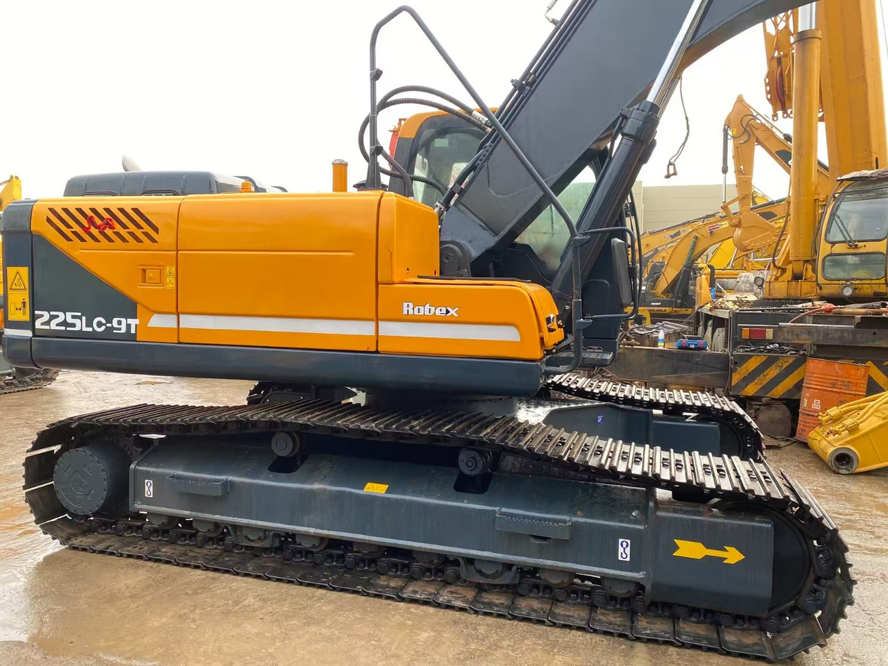 HYUNDAI R225LC-9T - Гусеничний екскаватор: фото 3 HYUNDAI R225LC-9T - Гусеничний екскаватор: фото 3