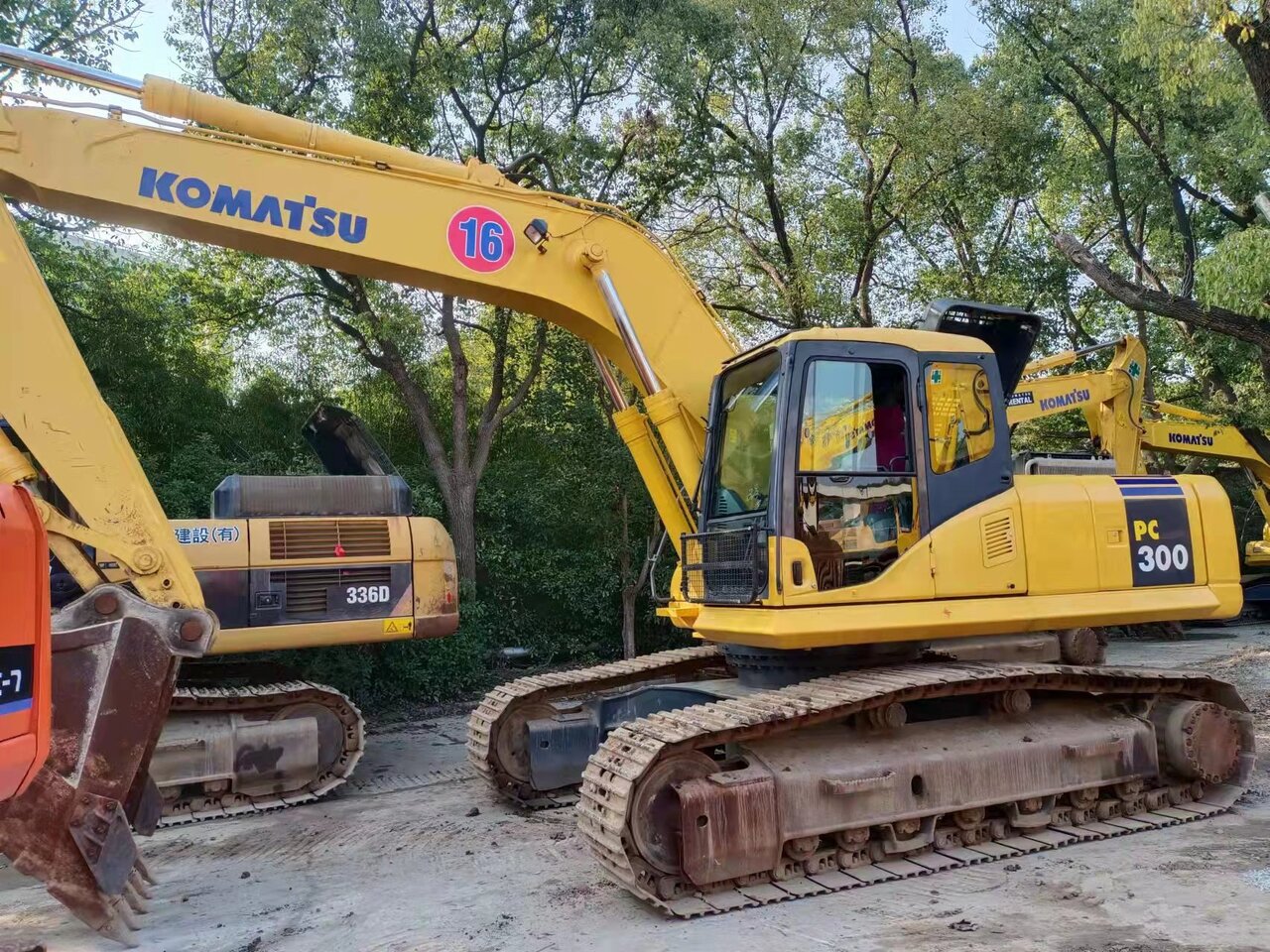 KOMATSU PC300 - Гусеничний екскаватор: фото 4 KOMATSU PC300 - Гусеничний екскаватор: фото 4