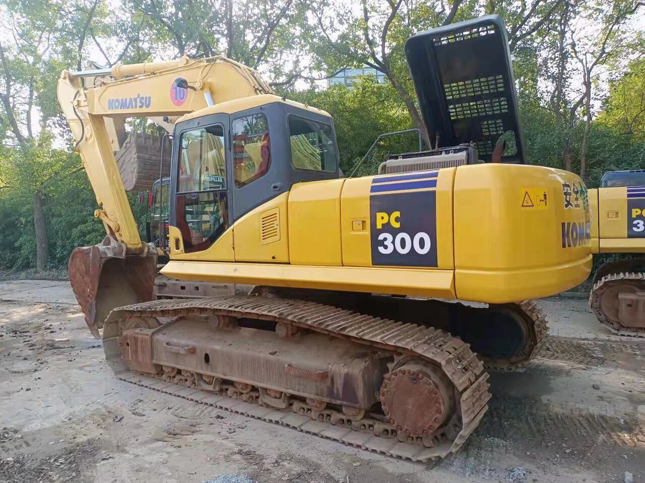 KOMATSU PC300 - Гусеничний екскаватор: фото 1 KOMATSU PC300 - Гусеничний екскаватор: фото 1