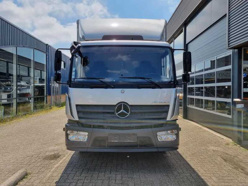Mercedes-Benz Atego 1218 Koffer/ Ladebordwand/ Airco/ Grau Metallic - Вантажівка з закритим кузовом: фото 4 Mercedes-Benz Atego 1218 Koffer/ Ladebordwand/ Airco/ Grau Metallic - Вантажівка з закритим кузовом: фото 4