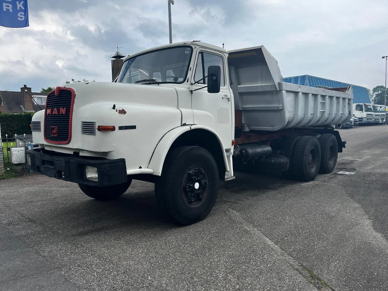 MAN 32.240 6x4 FULL STEEL SPRING KIPPER MANUAL GEARBOX - Самоскид вантажівка: фото 1 MAN 32.240 6x4 FULL STEEL SPRING KIPPER MANUAL GEARBOX - Самоскид вантажівка: фото 1