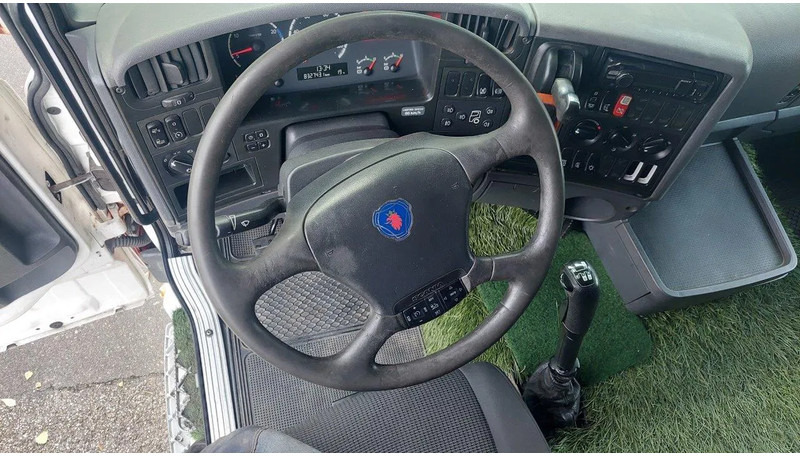 Interior photo 1: Тягач Scania R420 4x2 MANUAL GEARBOX RETARDER