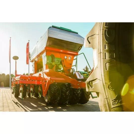 AGRO-MASZ Siewnik pneumatyczny do uprawy pasowej SLAVIS - Сівалка: фото 2 AGRO-MASZ Siewnik pneumatyczny do uprawy pasowej SLAVIS - Сівалка: фото 2