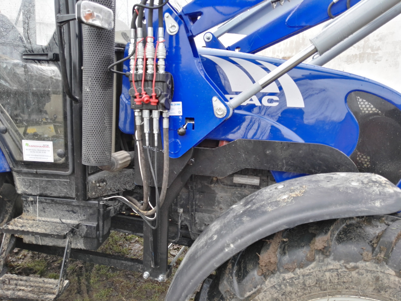 Metal-Technik Frontlader LANDINI / Ładowacz czołowy do LANDINI - Фронтальний навантажувач для трактора в категорії Трактори: фото 4 Metal-Technik Frontlader LANDINI / Ładowacz czołowy do LANDINI - Фронтальний навантажувач для трактора в категорії Трактори: фото 4