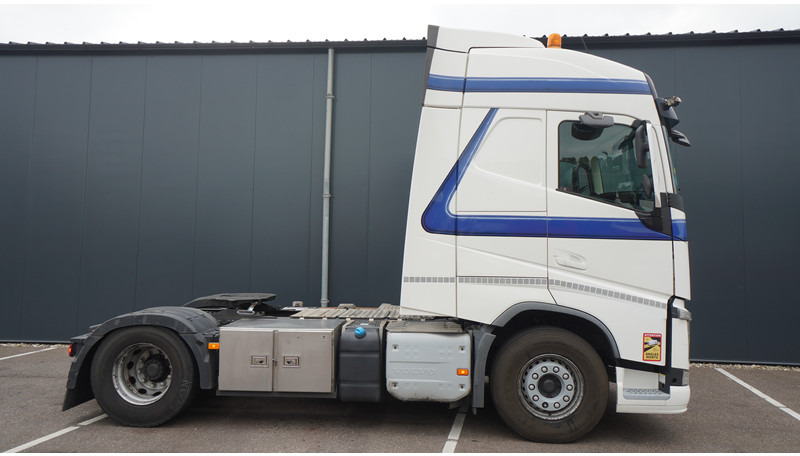 Volvo FH 420 ADR EURO 6 GLOBETROTTER - Тягач: фото 2 Volvo FH 420 ADR EURO 6 GLOBETROTTER - Тягач: фото 2