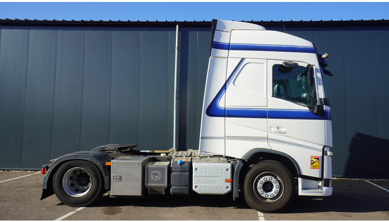 Volvo FH 420 EURO 6 GLOBETROTTER WITH TRS - Тягач: фото 2 Volvo FH 420 EURO 6 GLOBETROTTER WITH TRS - Тягач: фото 2
