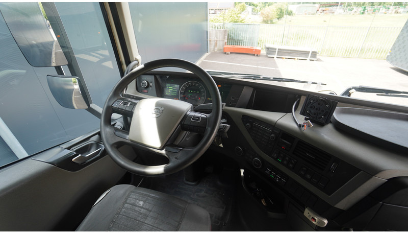 Volvo FH 460 8X2 20 FT CONTAINER TRANSPORT TRUCK - Контейнеровоз/ Змінний кузов вантажівка: фото 5 Volvo FH 460 8X2 20 FT CONTAINER TRANSPORT TRUCK - Контейнеровоз/ Змінний кузов вантажівка: фото 5