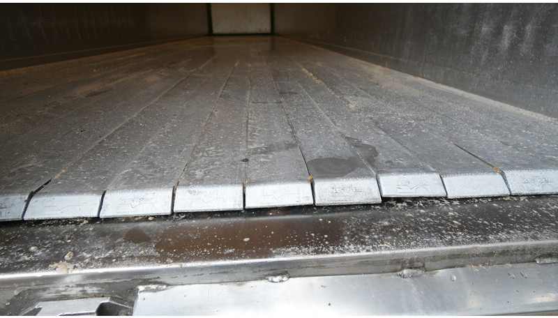 Kraker 3 AXLE WALKING FLOOR TRAILER - З рухомою підлогою напівпричіп: фото 5 Kraker 3 AXLE WALKING FLOOR TRAILER - З рухомою підлогою напівпричіп: фото 5