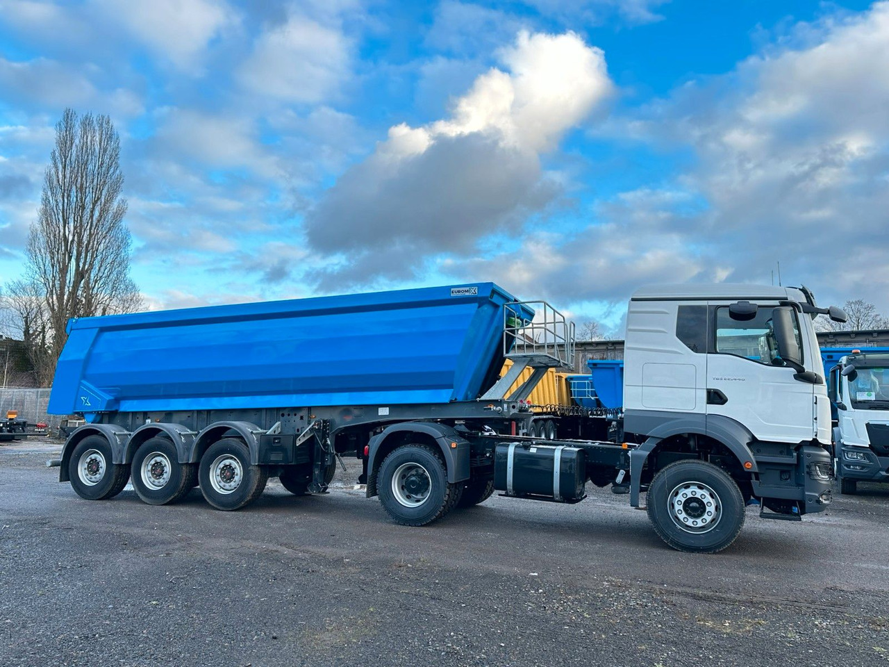 MAN TGS 22.440 4x2 Euro 2 EuromixMTP Kipper 27m³ MAN TGS 22.440 4x2 Euro 2 EuromixMTP Kipper 27m³ - Тягач: фото 3 MAN TGS 22.440 4x2 Euro 2 EuromixMTP Kipper 27m³ MAN TGS 22.440 4x2 Euro 2 EuromixMTP Kipper 27m³ - Тягач: фото 3