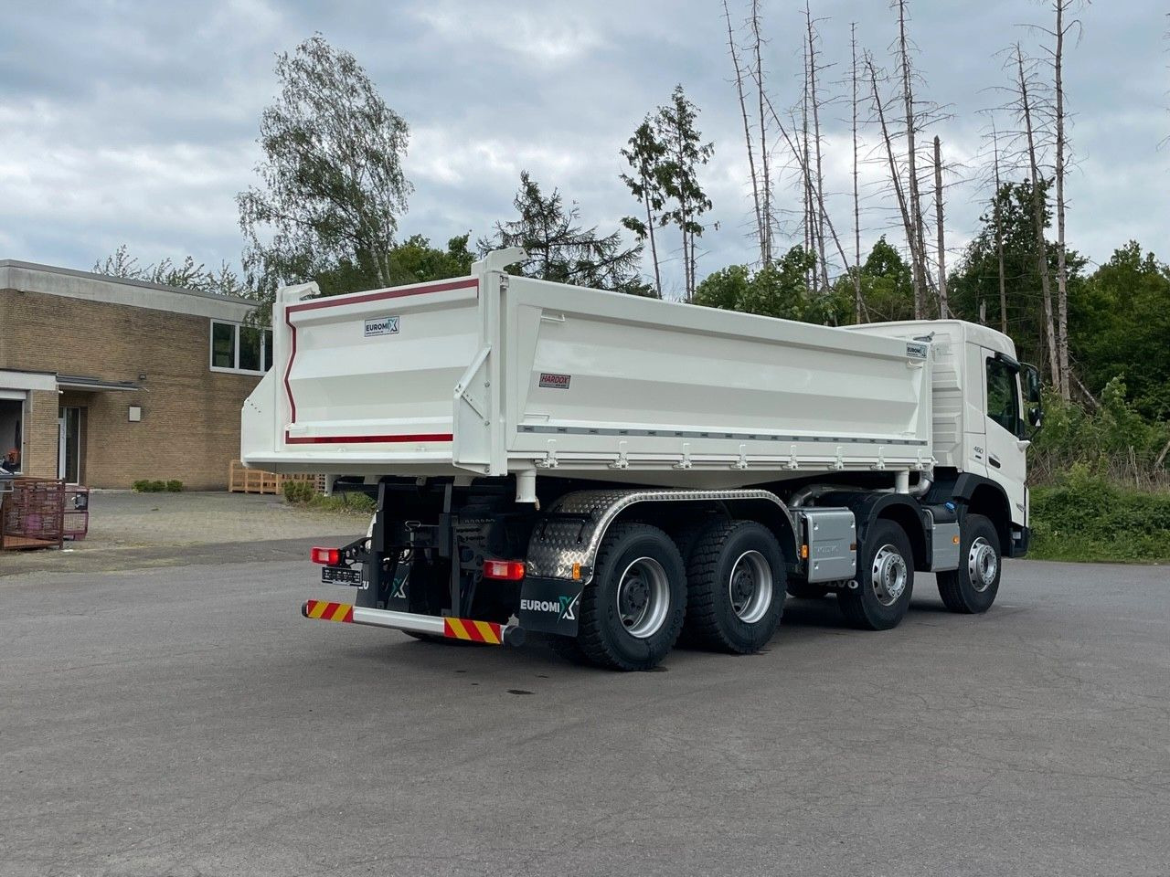 Volvo FMX 460 8x4 / WECHSELSYSTEM KIPPER+MISCHER Volvo FMX 460 8x4 / WECHSELSYSTEM KIPPER+MISCHER - Автобетонозмішувач: фото 5 Volvo FMX 460 8x4 / WECHSELSYSTEM KIPPER+MISCHER Volvo FMX 460 8x4 / WECHSELSYSTEM KIPPER+MISCHER - Автобетонозмішувач: фото 5