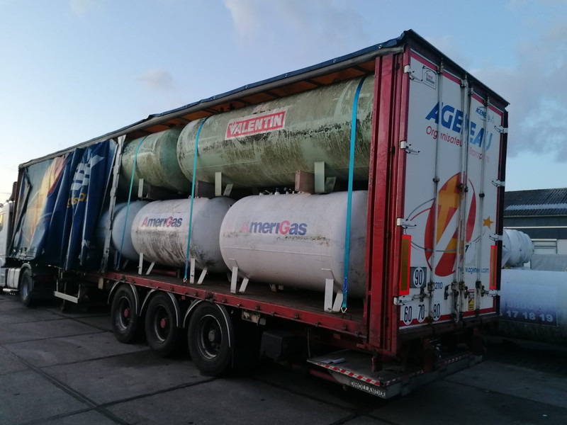 Curtain semi-trailer with used aboveground 2700 &4850L tanks Gas, Gaz, LPG, GPL, Propane, Butane tank ID 8.370 - Напівпричіп цистерна: фото 1 Curtain semi-trailer with used aboveground 2700 &4850L tanks Gas, Gaz, LPG, GPL, Propane, Butane tank ID 8.370 - Напівпричіп цистерна: фото 1