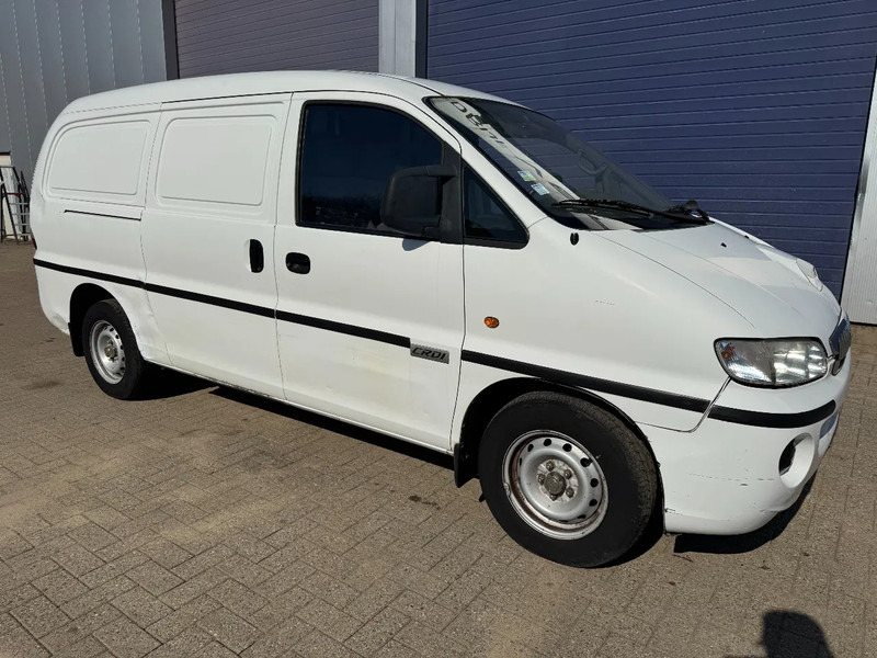 Hyundai H200 - Суцільнометалевий фургон: фото 3 Hyundai H200 - Суцільнометалевий фургон: фото 3