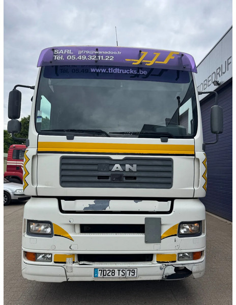 MAN TGA 18.360 **MANUAL GEARBOX-BOITE MANUELLE** - Вантажівка з закритим кузовом: фото 2 MAN TGA 18.360 **MANUAL GEARBOX-BOITE MANUELLE** - Вантажівка з закритим кузовом: фото 2