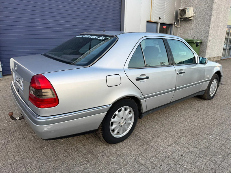 Mercedes-Benz C-Klasse **C180-PETROL-AC** - Седан: фото 4 Mercedes-Benz C-Klasse **C180-PETROL-AC** - Седан: фото 4
