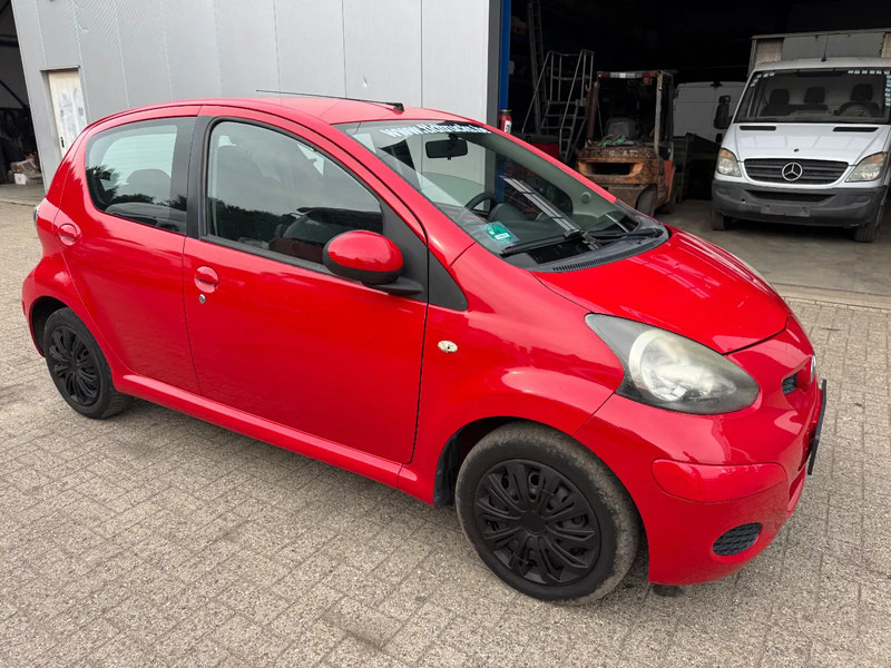 Toyota Aygo **5DOORS-BELGIAN CAR** - Хетчбек: фото 3 Toyota Aygo **5DOORS-BELGIAN CAR** - Хетчбек: фото 3