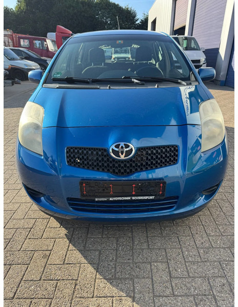 Toyota Yaris **PETROL-ESSENCE-AC** - Хетчбек: фото 2 Toyota Yaris **PETROL-ESSENCE-AC** - Хетчбек: фото 2