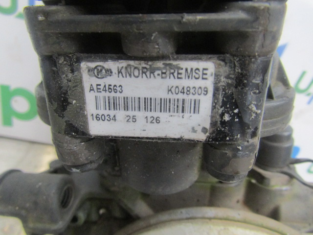 DAF LF 220 ‘KNORR BREMSE’ AIR DRYER P/NO K048309/AE4563 - Кабіна й інтер'єр в категорії Вантажівки: фото 4 DAF LF 220 ‘KNORR BREMSE’ AIR DRYER P/NO K048309/AE4563 - Кабіна й інтер'єр в категорії Вантажівки: фото 4