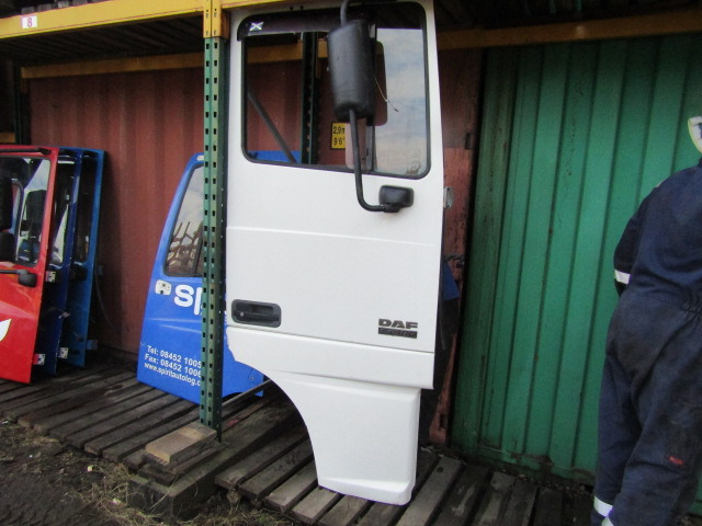 DAF XF 95 OFF/SIDE(DRIVERS) COMPLETE DOOR - Кабіна й інтер'єр в категорії Вантажівки: фото 1 DAF XF 95 OFF/SIDE(DRIVERS) COMPLETE DOOR - Кабіна й інтер'єр в категорії Вантажівки: фото 1