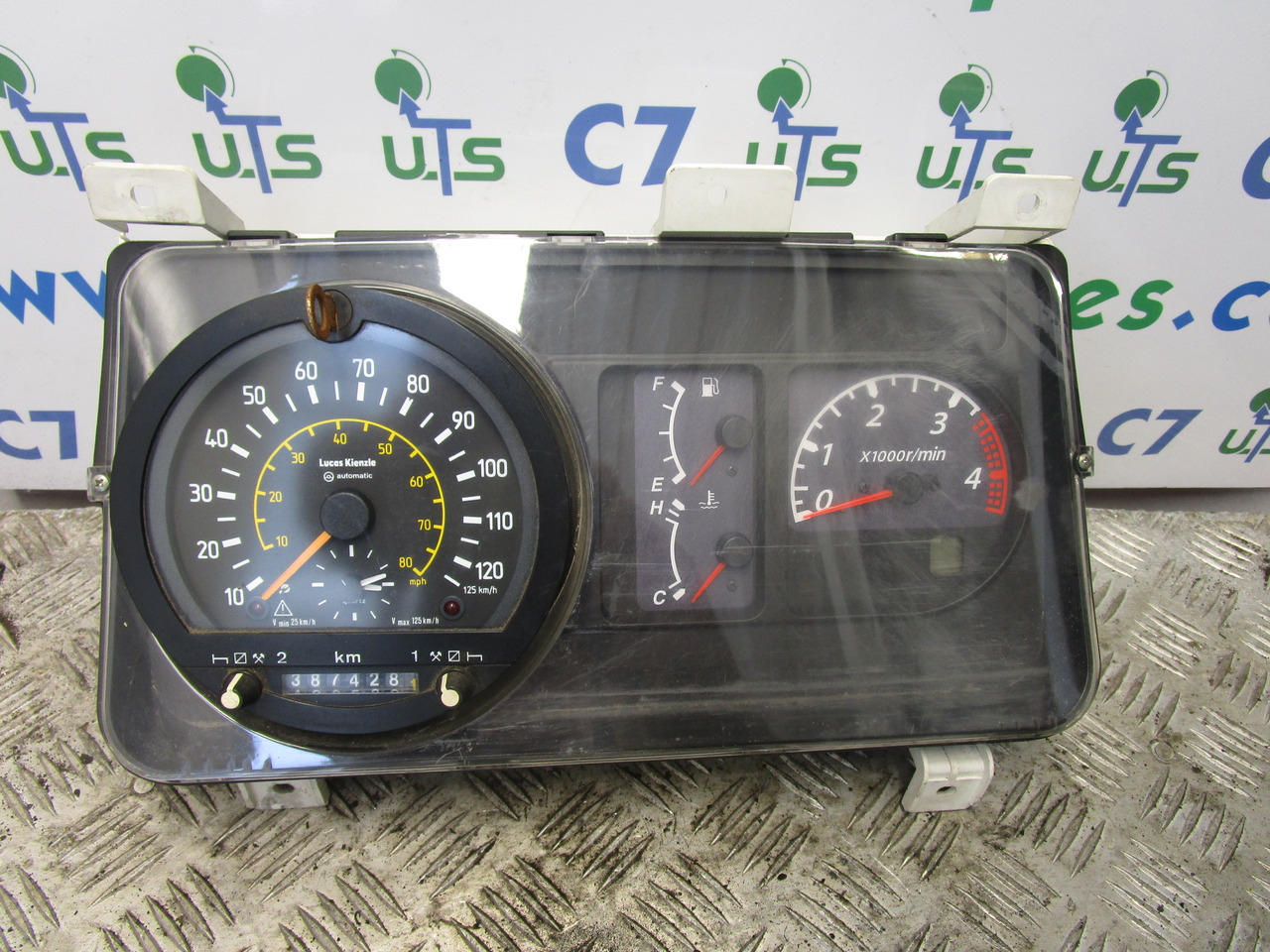 ISUZU NQR CLOCK CLUSTER AND TACHO P/NO 8981248920 - Електрична система в категорії Вантажівки: фото 1 ISUZU NQR CLOCK CLUSTER AND TACHO P/NO 8981248920 - Електрична система в категорії Вантажівки: фото 1