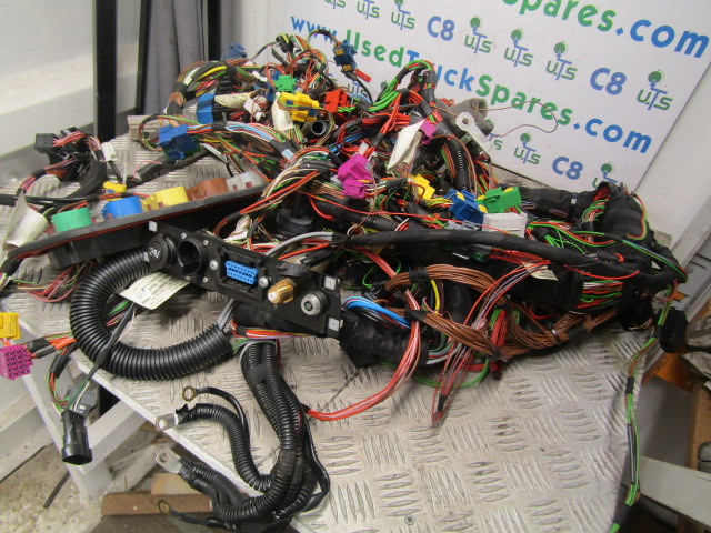 IVECO STRALIS COPLETE CAB WIRING HARNESS - Електрична система в категорії Вантажівки: фото 3 IVECO STRALIS COPLETE CAB WIRING HARNESS - Електрична система в категорії Вантажівки: фото 3