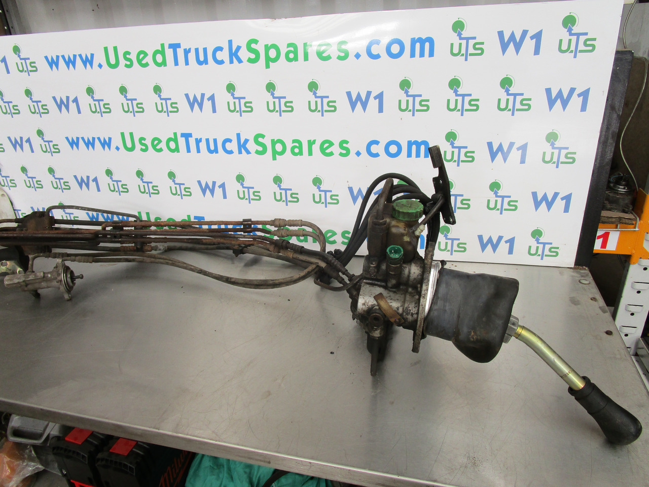 MERCEDES AXOR HYDRAULIC GEARCHANGE 9 SPEED - Кабіна й інтер'єр в категорії Вантажівки: фото 1 MERCEDES AXOR HYDRAULIC GEARCHANGE 9 SPEED - Кабіна й інтер'єр в категорії Вантажівки: фото 1