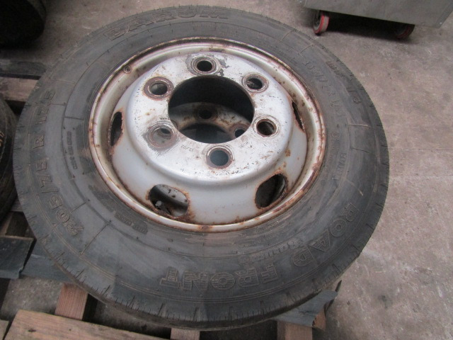 MITSUBISHI FUSO (6) WHEELS AND TYRES 205/75/17.5 8-10MM TREAD 32MM HOLES SET OF 6 - Шина в категорії Вантажівки: фото 3 MITSUBISHI FUSO (6) WHEELS AND TYRES 205/75/17.5 8-10MM TREAD 32MM HOLES SET OF 6 - Шина в категорії Вантажівки: фото 3