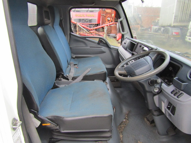 MITSUBISHI FUSO 7C 15/18 CAB (2014) - Кабіна в категорії Вантажівки: фото 4 MITSUBISHI FUSO 7C 15/18 CAB (2014) - Кабіна в категорії Вантажівки: фото 4
