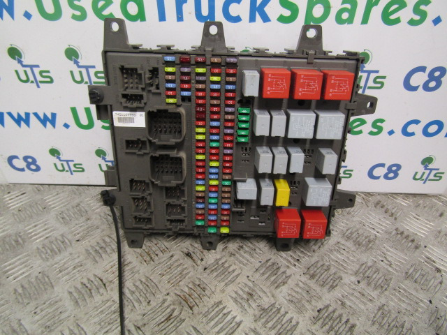 RENAULT MIDLUM DXI FUSE BOARD P/NO 7421169993-01 - Електрична система в категорії Вантажівки: фото 1 RENAULT MIDLUM DXI FUSE BOARD P/NO 7421169993-01 - Електрична система в категорії Вантажівки: фото 1