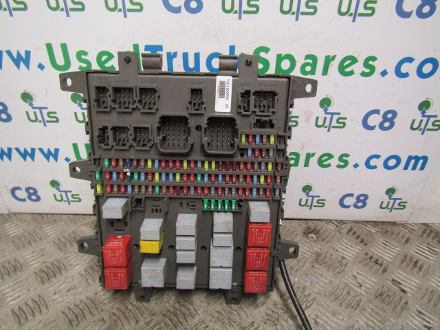 RENAULT MIDLUM DXI FUSEBOARD P/NO 518849401 - Електрична система в категорії Вантажівки: фото 1 RENAULT MIDLUM DXI FUSEBOARD P/NO 518849401 - Електрична система в категорії Вантажівки: фото 1