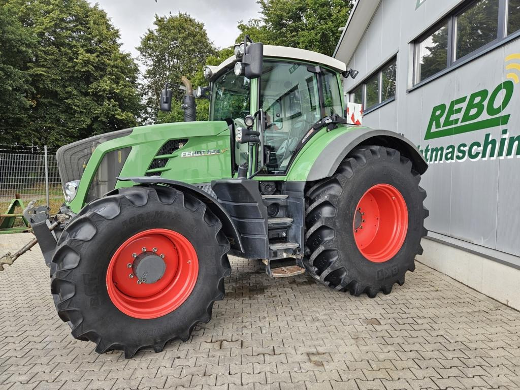Fendt 824 Vario ProfiPlus - Трактор: фото 1 Fendt 824 Vario ProfiPlus - Трактор: фото 1
