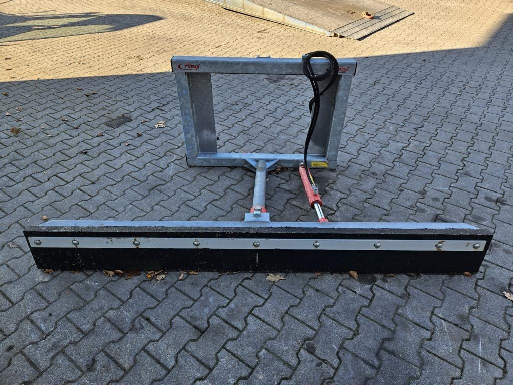 Fliegl Gummi-Schiebeschild - Фронтальний навантажувач для трактора: фото 1 Fliegl Gummi-Schiebeschild - Фронтальний навантажувач для трактора: фото 1