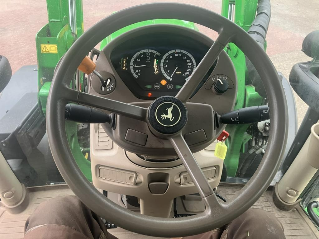 Трактор John Deere 6130R: фото 15