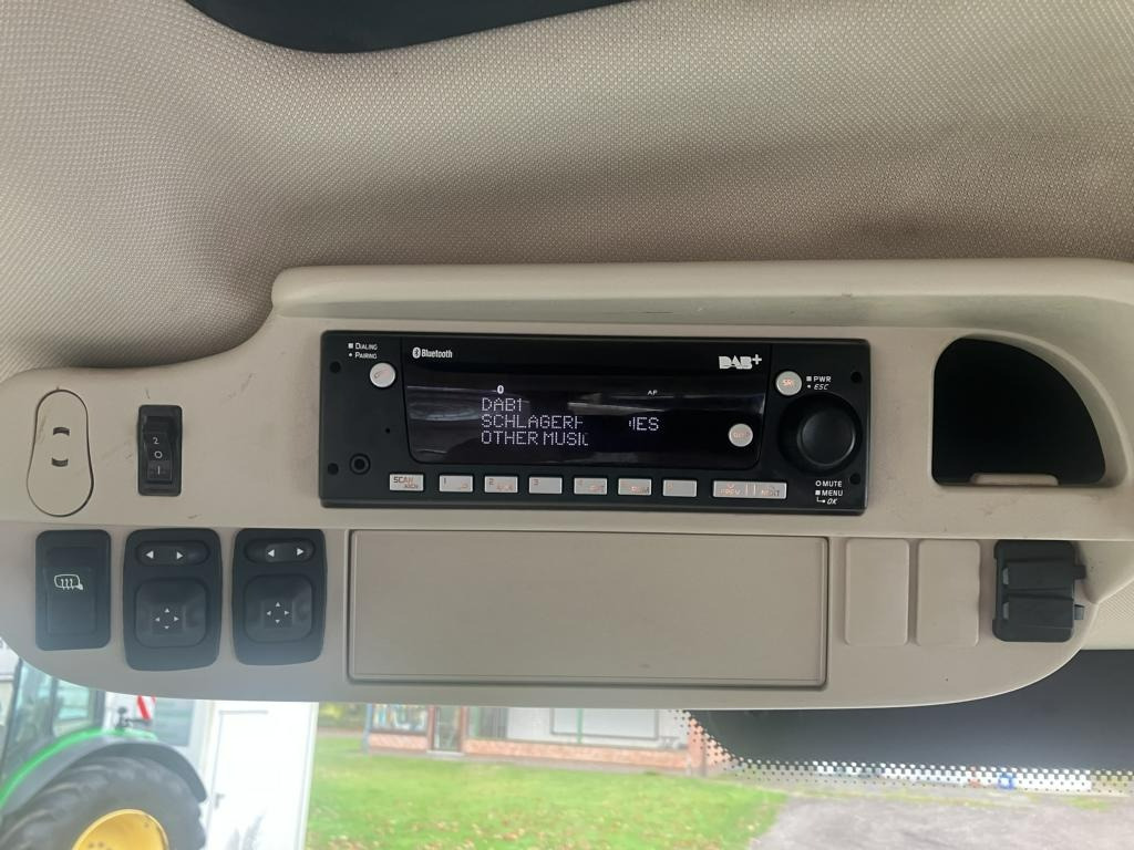 Трактор John Deere 6130R: фото 11