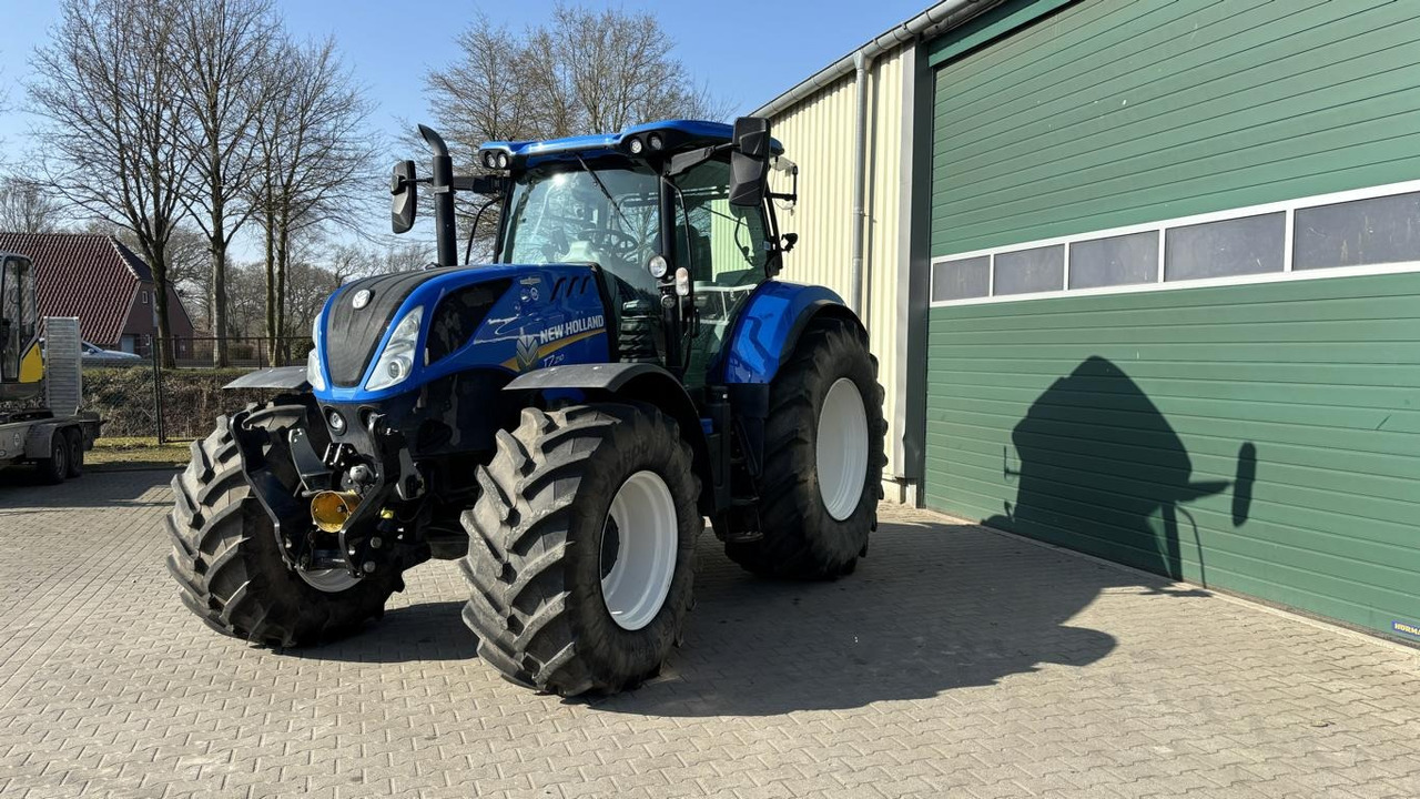 New Holland T 7.210 - Трактор: фото 1 New Holland T 7.210 - Трактор: фото 1