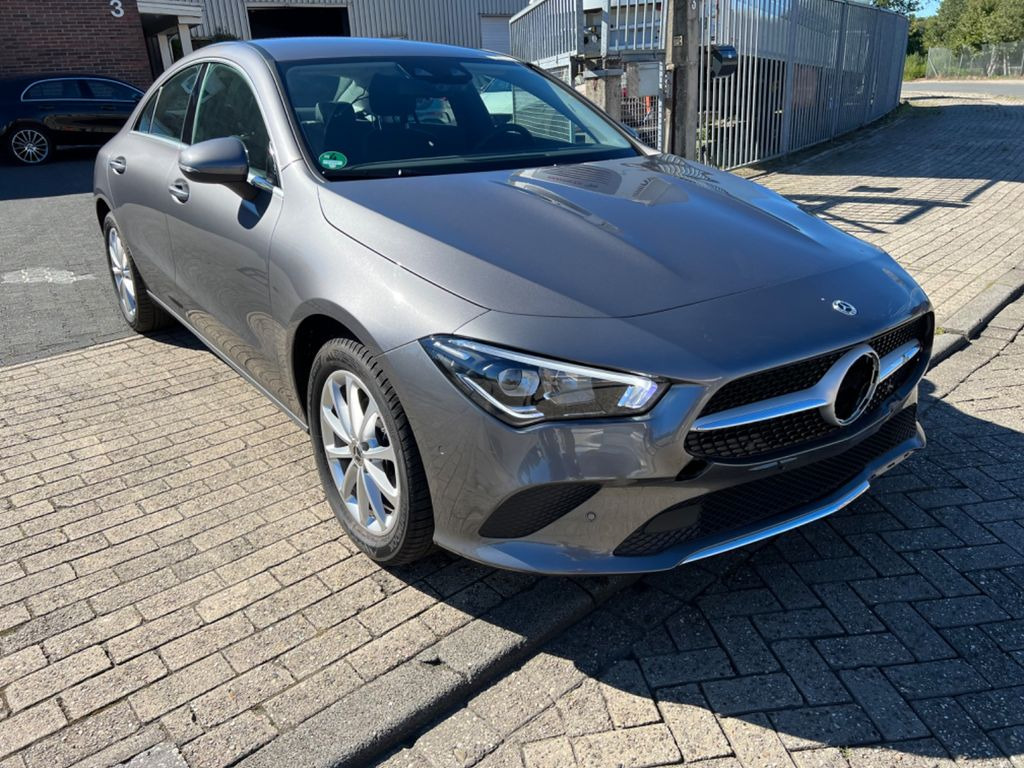 Mercedes-Benz CLA 180 4.500 KM NAVI-LED - Grosse Bildschirm - Седан: фото 1 Mercedes-Benz CLA 180 4.500 KM NAVI-LED - Grosse Bildschirm - Седан: фото 1