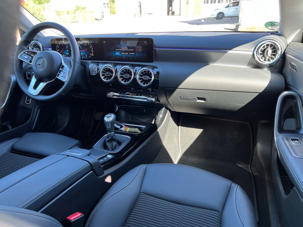Mercedes-Benz CLA 180 4.500 KM NAVI-LED - Grosse Bildschirm - Седан: фото 5 Mercedes-Benz CLA 180 4.500 KM NAVI-LED - Grosse Bildschirm - Седан: фото 5